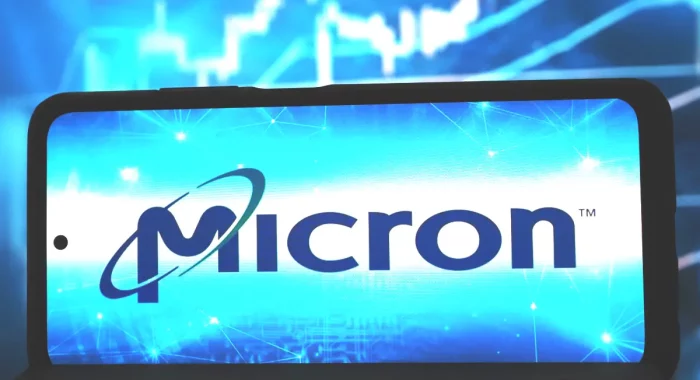 Wells Fargo повысил целевую цену акций производителя полупроводников Micron