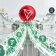 Почему Tron лидирует по переводам USDT, хотя есть более дешёвые блокчейны